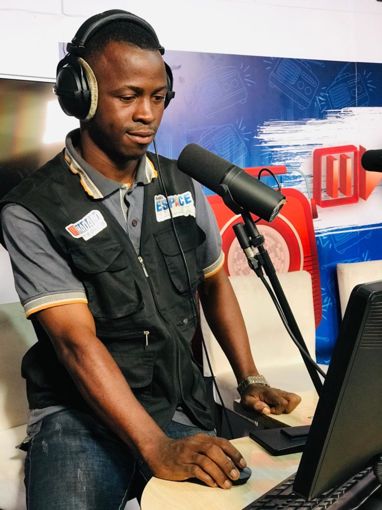 Article : Chez nous, de l&rsquo;opposition au cachot, la distance est infime