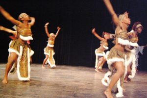 Article : [AUDIO] Le ballet guinéen, cette combinaison danse-musique qui attitre le monde à Conakry
